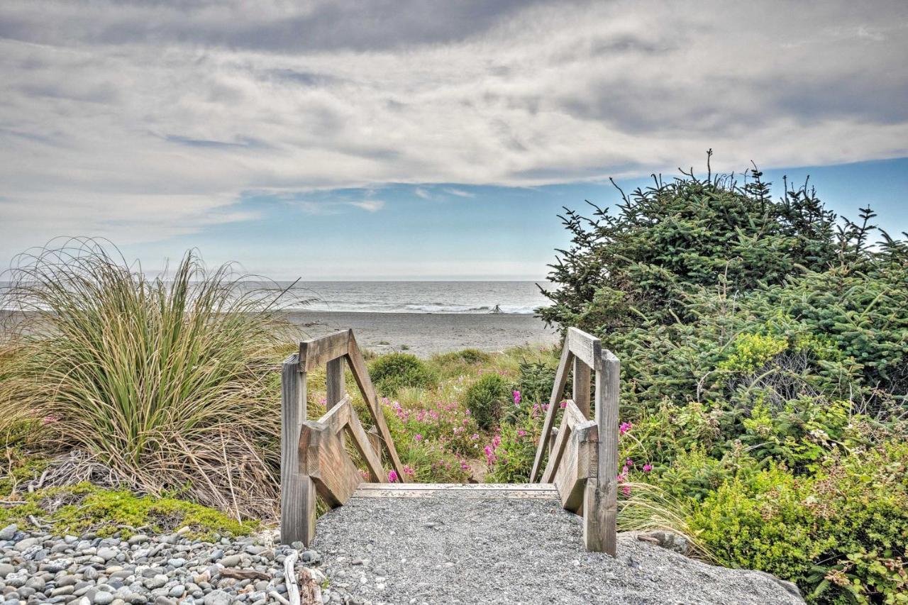 Quiet Waterfront Escape With Hot Tub And Beach Access! ゴールドビーチ エクステリア 写真