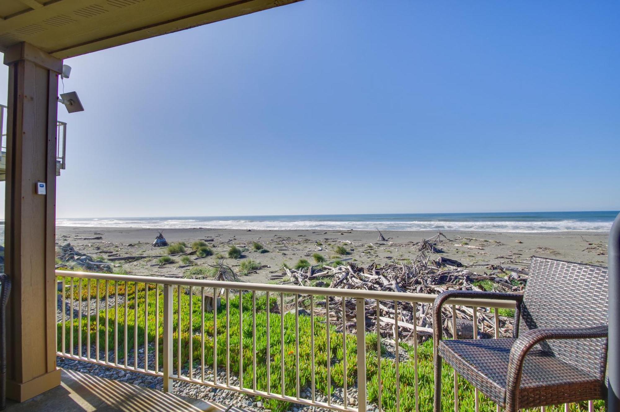 Quiet Waterfront Escape With Hot Tub And Beach Access! ゴールドビーチ エクステリア 写真