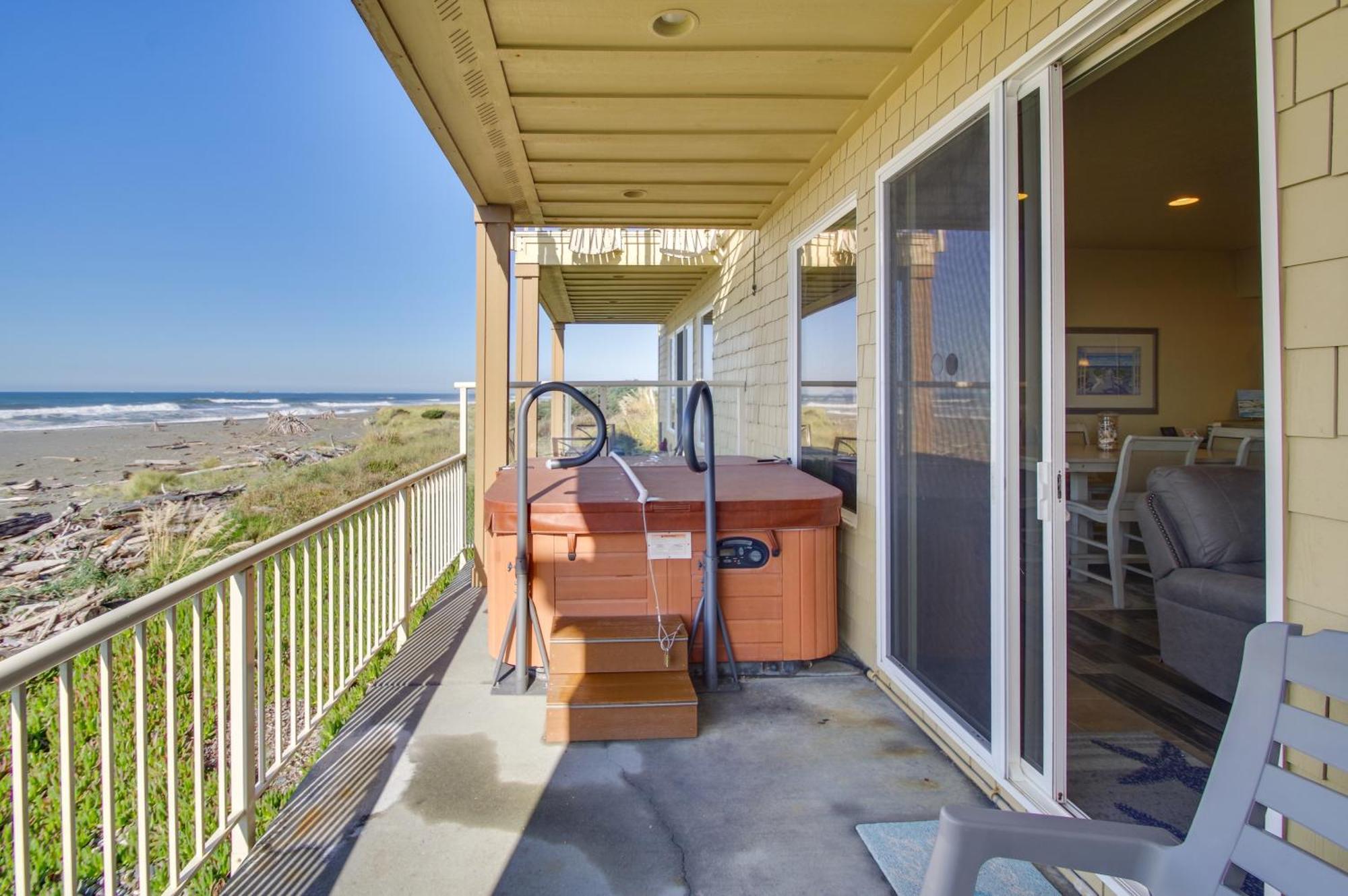Quiet Waterfront Escape With Hot Tub And Beach Access! ゴールドビーチ エクステリア 写真