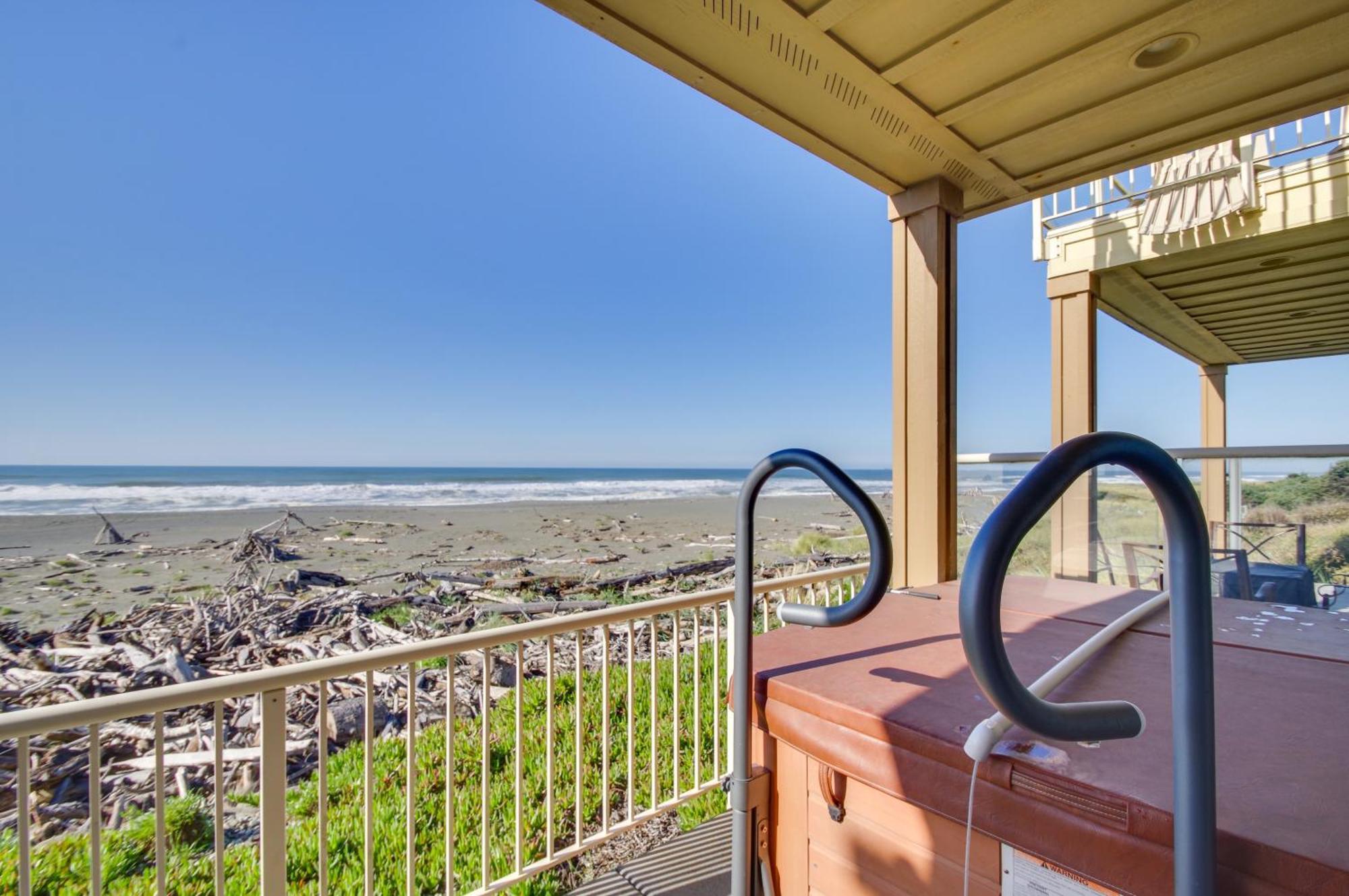 Quiet Waterfront Escape With Hot Tub And Beach Access! ゴールドビーチ エクステリア 写真