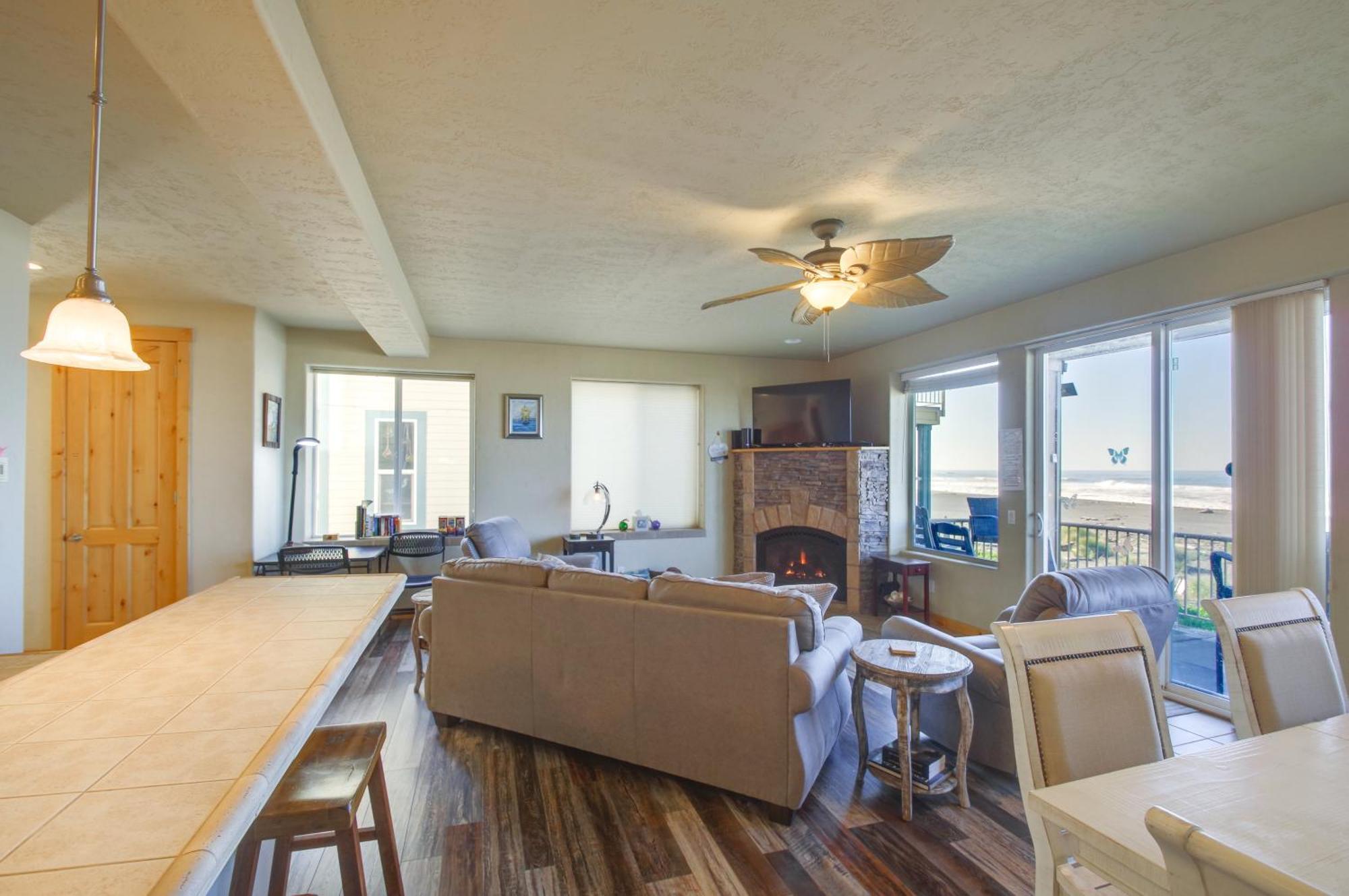 Quiet Waterfront Escape With Hot Tub And Beach Access! ゴールドビーチ エクステリア 写真