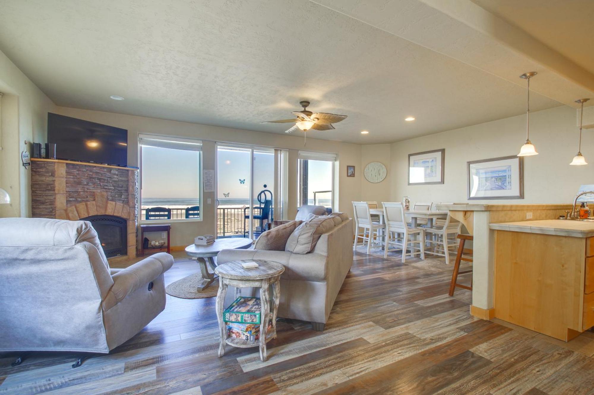 Quiet Waterfront Escape With Hot Tub And Beach Access! ゴールドビーチ エクステリア 写真